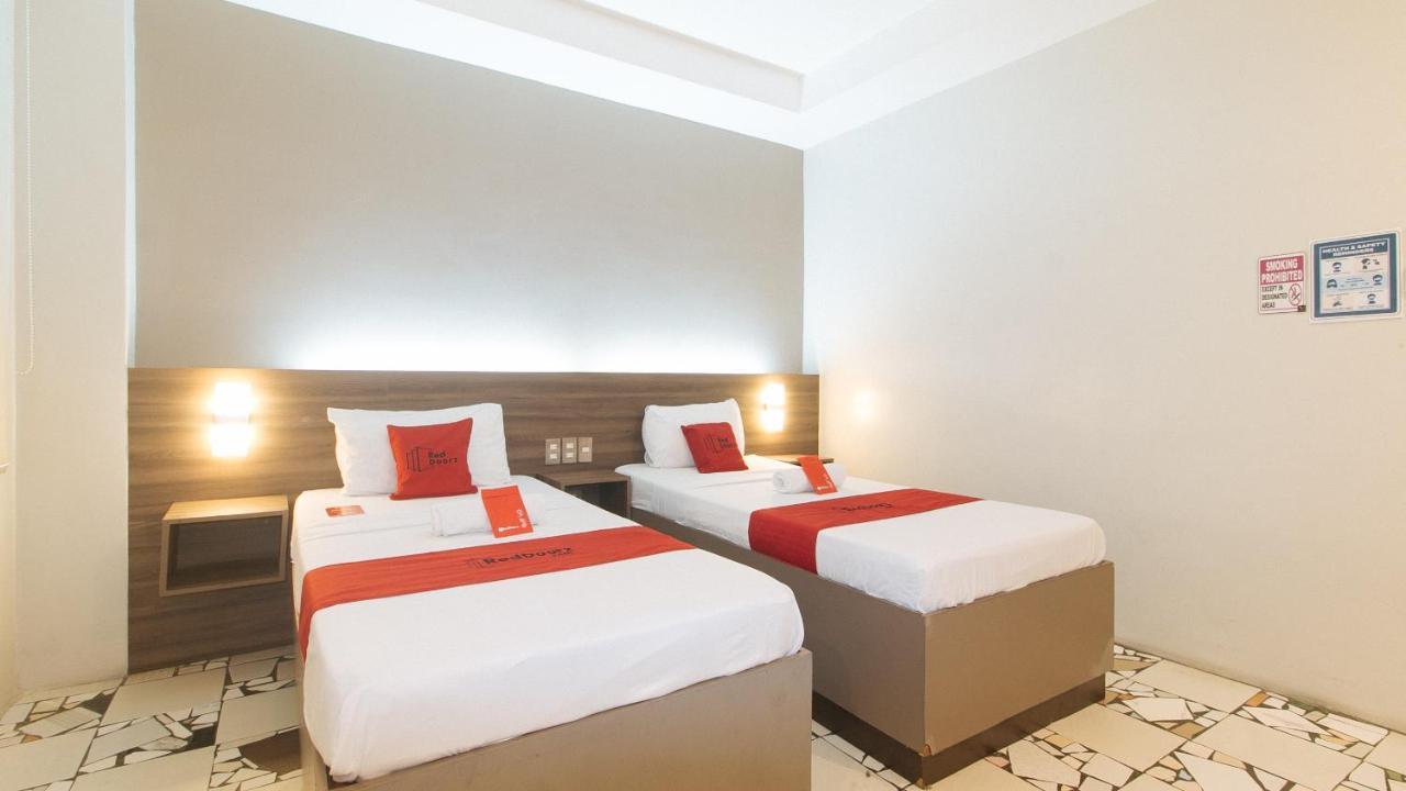 Reddoorz At V Plaza Hotel Manila Exteriör bild